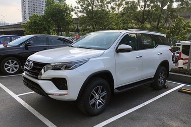 Toyota Fortuner ưu đãi 60 triệu đồng tại đại lý, Vios cũng giảm giá