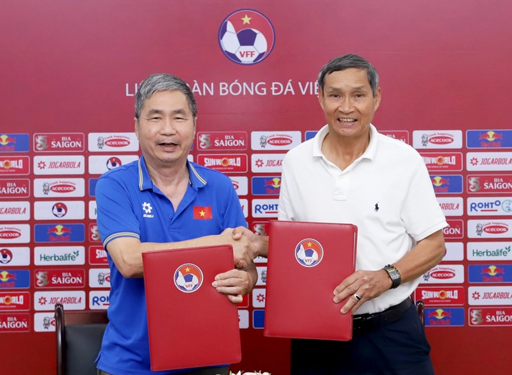 HLV Mai Đức Chung bất ngờ trở lại dẫn dắt đội tuyển nữ Việt Nam - 1 HLV Mai Đức Chung bất ngờ trở lại dẫn dắt đội tuyển nữ Việt Nam - 1
