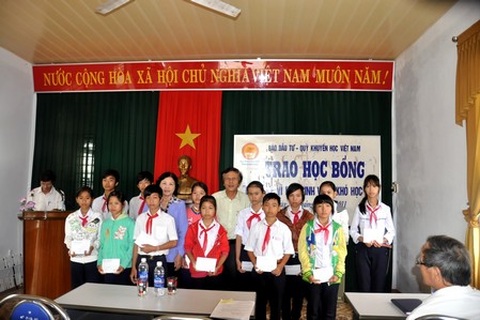 15 năm, cấp hơn 10 triệu suất học bổng cho HS, SV, giáo viên