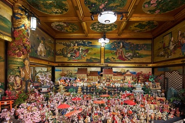 Tháng ba, đến Tokyo để thử đi trên lửa