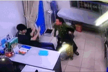 Hà Nội: Bác sĩ bất ngờ bị đấm thẳng vào mặt khi đang trao đổi