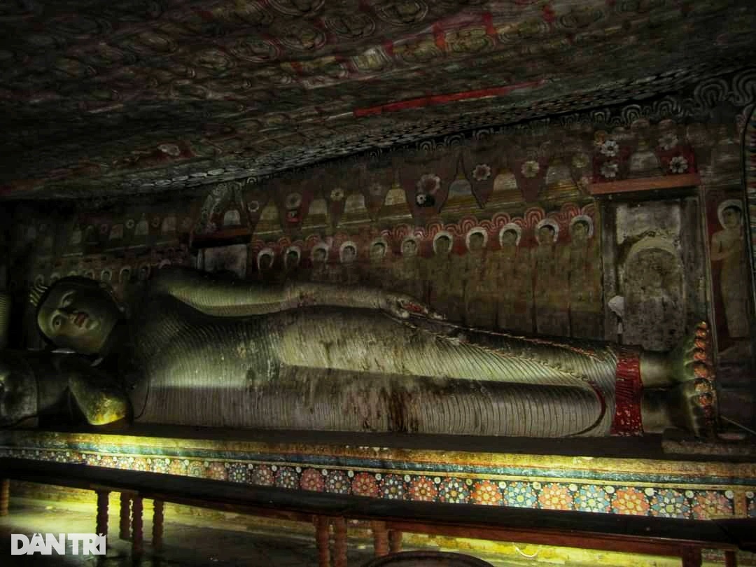 View - Khách Việt "lạc" trong hang động rộng 2.000m2, có 153 tượng Phật dát vàng | Báo Dân trí
