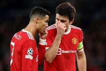 Ba cầu thủ Man Utd khó chịu với C.Ronaldo, MU sắp "loạn"