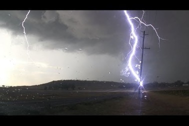 Toàn Cô Tô mất điện kéo dài, điều thợ lặn xuống biển khắc phục sự cố