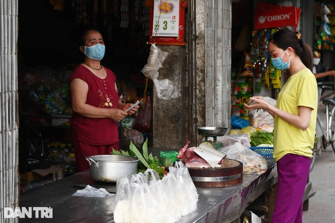 Cuộc sống khu dân cư cách ly ở Hà Nội: Cầu trời cho dịch bệnh qua nhanh - 11 Cuộc sống khu dân cư cách ly ở Hà Nội: Cầu trời cho dịch bệnh qua nhanh - 11