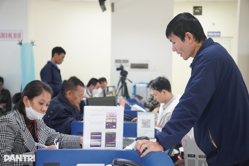 Người dân Quảng Ngãi đổ xô đổi giấy phép lái xe vì thông tin trên mạng - 2 Người dân Quảng Ngãi đổ xô đổi giấy phép lái xe vì thông tin trên mạng - 2