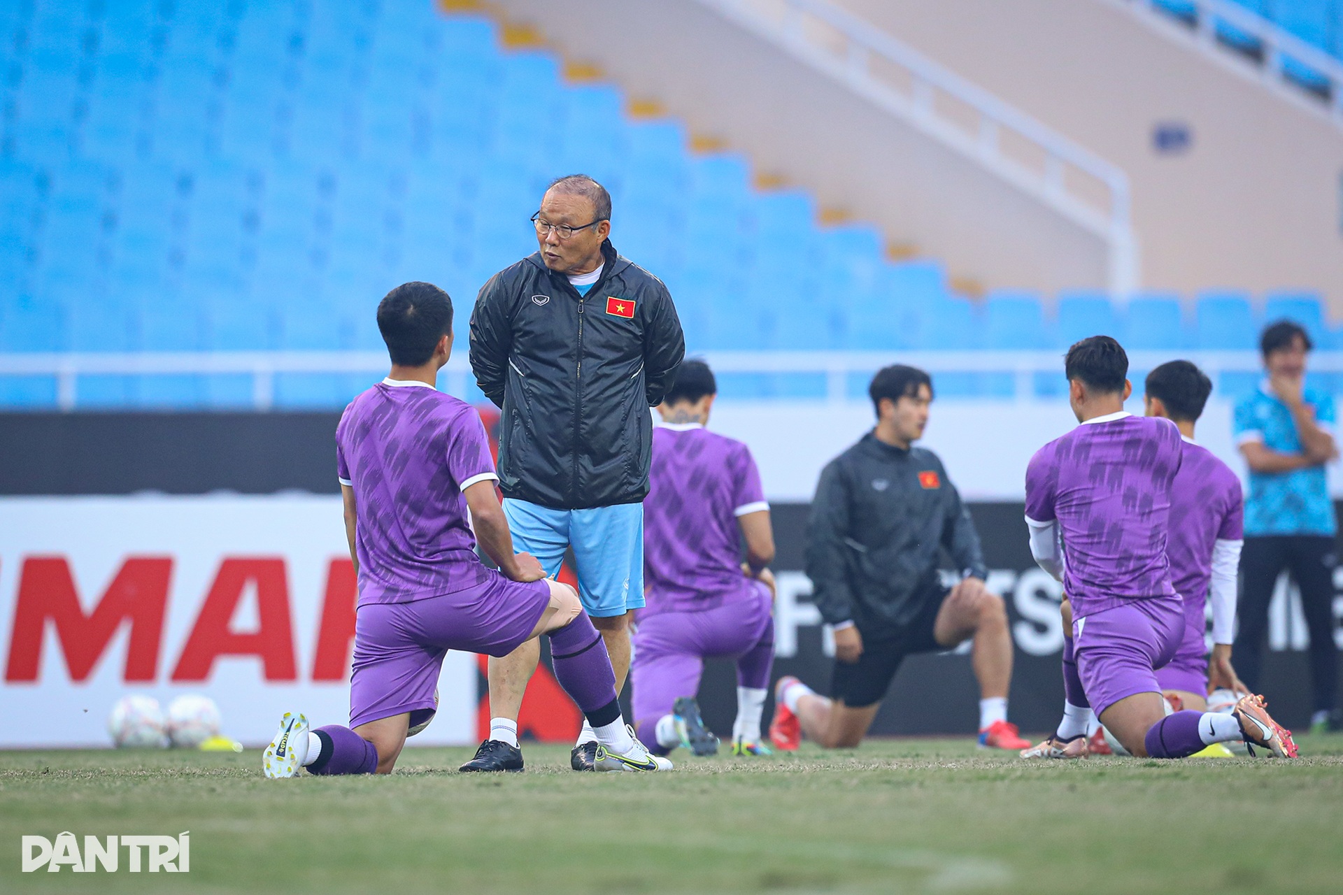HLV Park và các học trò thoải mái tâm lý trước trận tái đấu Indonesia - 1