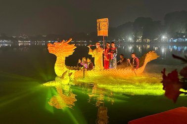 Khách Hà Nội hụt hẫng vì trải nghiệm tour đêm đền Ngọc Sơn quá chóng vánh