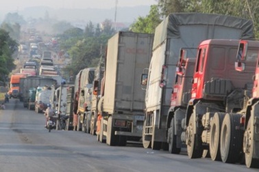 Cân trọng tải xe: Tài xế cũng đỡ mất phí “bôi trơn”!