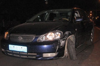 Xe công đâm cột điện, gây tiếng nổ kinh hoàng 