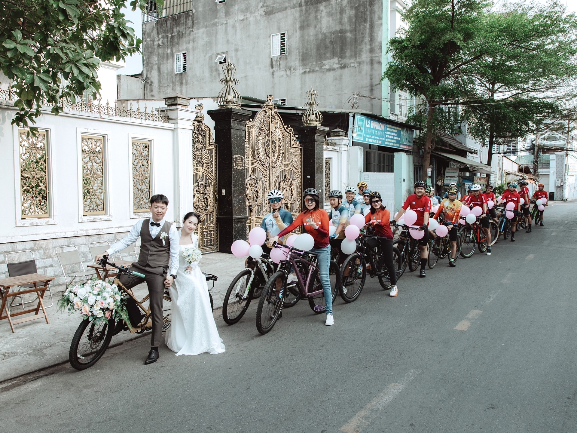 Nghiền đạp xe, chàng trai TPHCM cưới được vợ xinh đẹp, rước dâu bằng xe đạp - 9