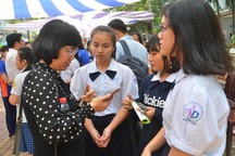 Tổ hợp “lạ”: Khó cho thầy và trò