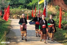 Đồng bào Thái miền tây Nghệ An ăn mừng Tết Độc lập