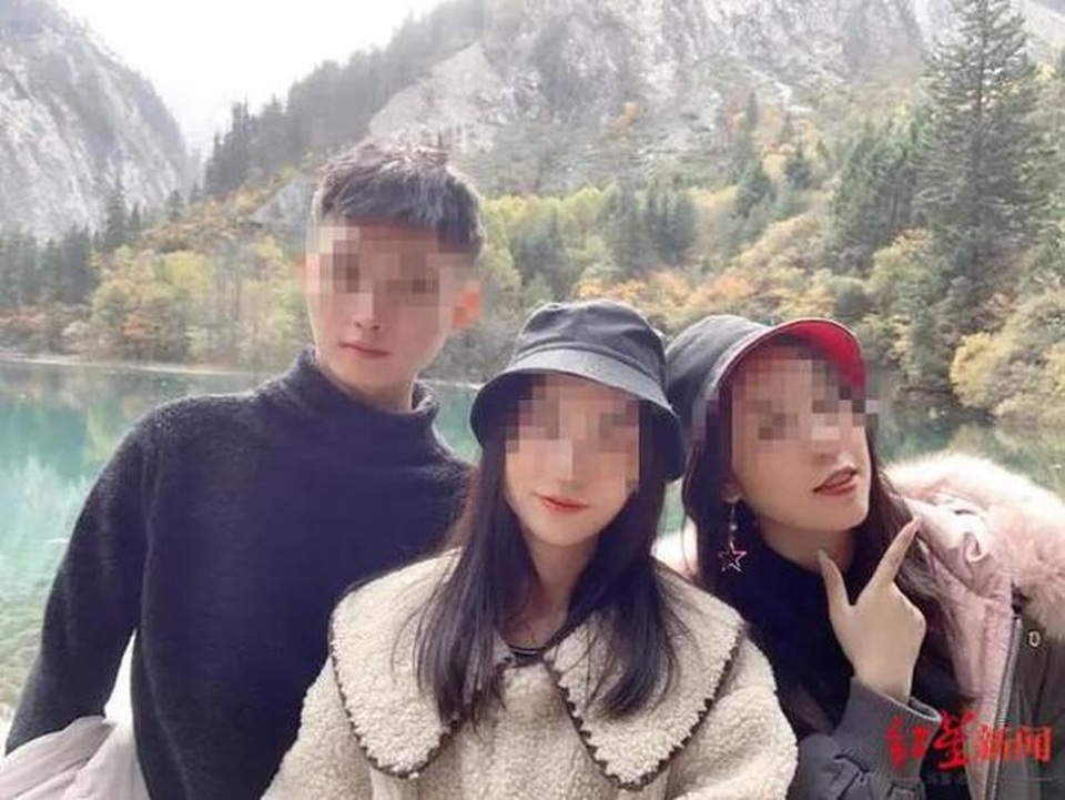 Tự lái xe đi chơi, nhóm bạn trẻ lao cả xe xuống sông và mất tích - 1 Tự lái xe đi chơi, nhóm bạn trẻ lao cả xe xuống sông và mất tích - 1