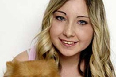 Một thiếu nữ Anh có 3 quả tim