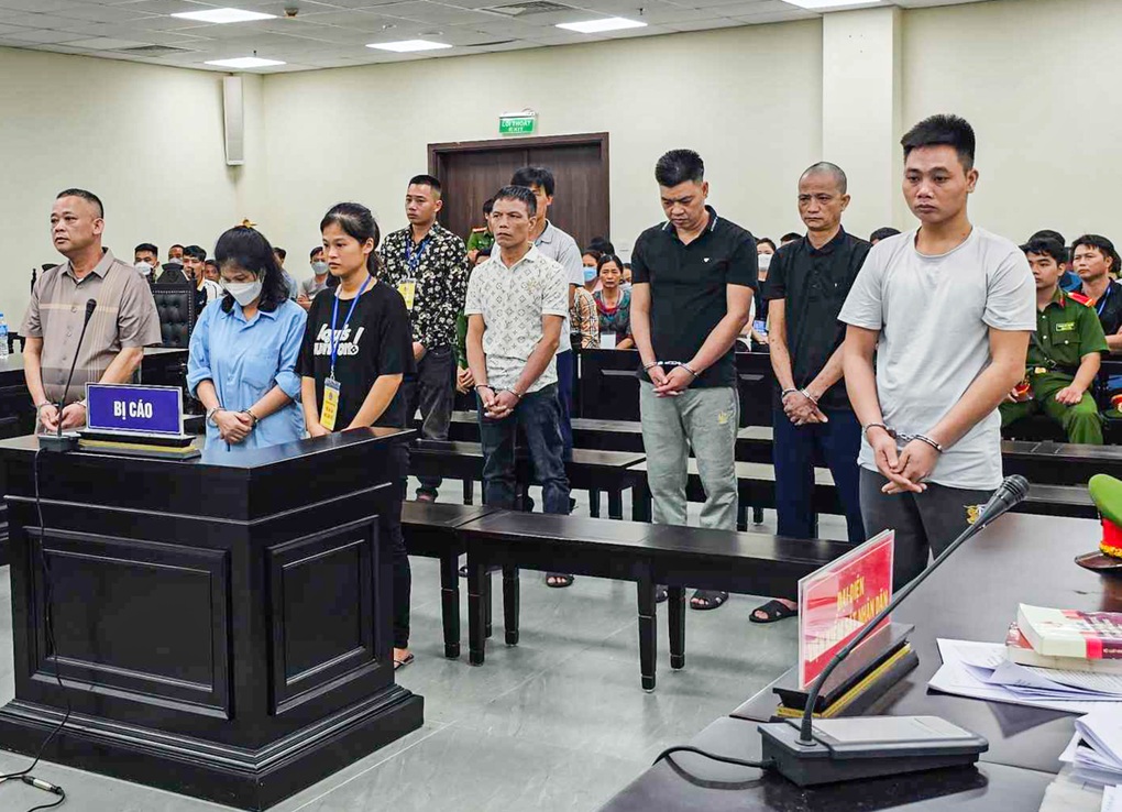 Hai vợ chồng cùng vào tù vì khai thác cát trái phép - 1 Hai vợ chồng cùng vào tù vì khai thác cát trái phép - 1