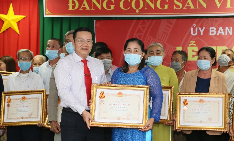 Trao, truy tặng Huân chương Độc lập tới gia đình có nhiều liệt sỹ hy sinh - 3 Trao, truy tặng Huân chương Độc lập tới gia đình có nhiều liệt sỹ hy sinh - 3