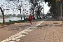 Hà Nội muốn lát lại toàn bộ vỉa hè quanh Hồ Gươm bằng đá tự nhiên