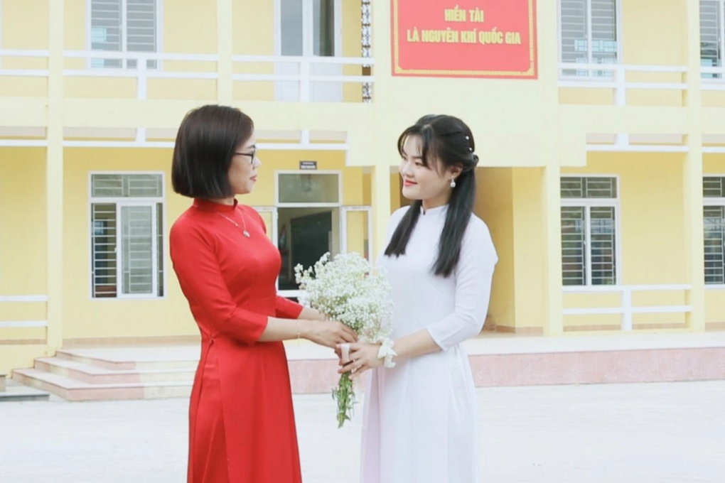 Thủ khoa khối D01 ở Hải Phòng nhiều lần khóc vì thấy thua kém bạn bè - 3 Thủ khoa khối D01 ở Hải Phòng nhiều lần khóc vì thấy thua kém bạn bè - 3