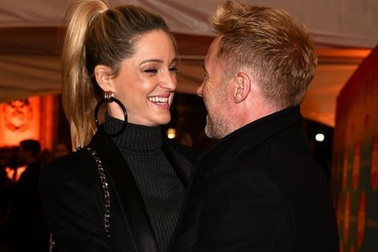 Thành viên nhóm Boyzone đưa vợ bầu dự sự kiện