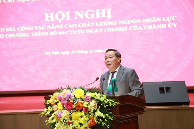 Phó Bí thư Thành ủy Hà Nội Nguyễn Văn Phong  phát biểu