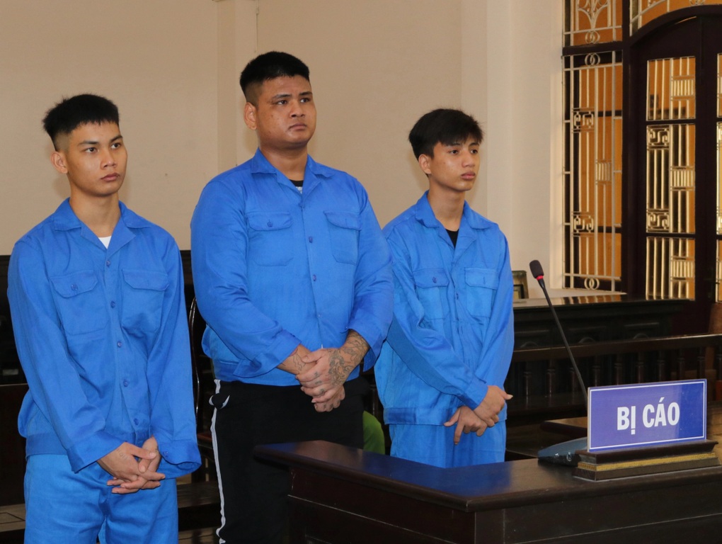 Ăn nhậu xong rồi mở tiệc ma túy tại nhà, 3 thanh niên lĩnh án - 1 Ăn nhậu xong rồi mở tiệc ma túy tại nhà, 3 thanh niên lĩnh án - 1