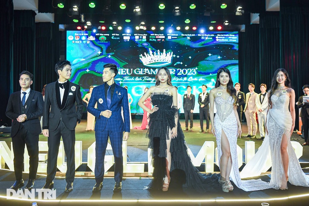 Hoa hậu Đỗ Thị Hà trao vương miện cho nữ sinh Đại học Kinh tế Quốc dân - 8 Hoa hậu Đỗ Thị Hà trao vương miện cho nữ sinh Đại học Kinh tế Quốc dân - 8