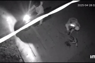 Người dân truy bắt "cẩu tặc" lúc rạng sáng