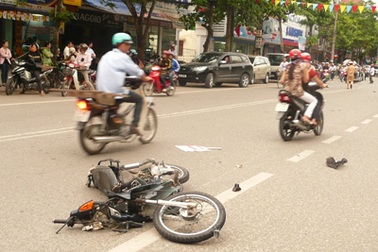 Tài xế bỏ trốn sau khi gây tai nạn nghiêm trọng