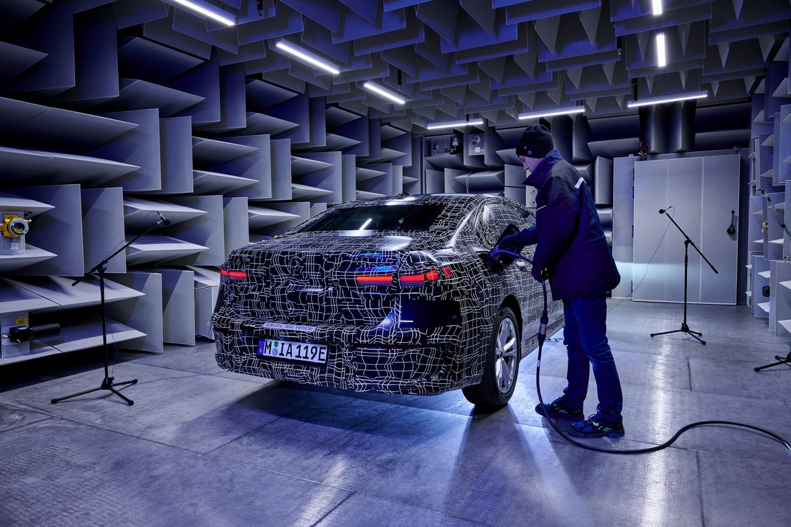 Những hình ảnh chính thức đầu tiên của xe điện BMW i7 - 7 Những hình ảnh chính thức đầu tiên của xe điện BMW i7 - 7