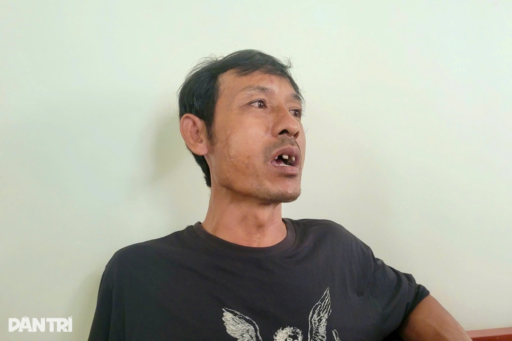 Vụ tàu cá chìm trong bão: Ngư dân thoát nạn sau một giờ vật lộn trên biển - 2 Vụ tàu cá chìm trong bão: Ngư dân thoát nạn sau một giờ vật lộn trên biển - 2