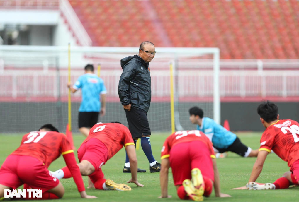 HLV Park Hang Seo: Tôi kỳ vọng vào Quang Hải, theo dõi kỹ Văn Quyết - 2 HLV Park Hang Seo: Tôi kỳ vọng vào Quang Hải, theo dõi kỹ Văn Quyết - 2