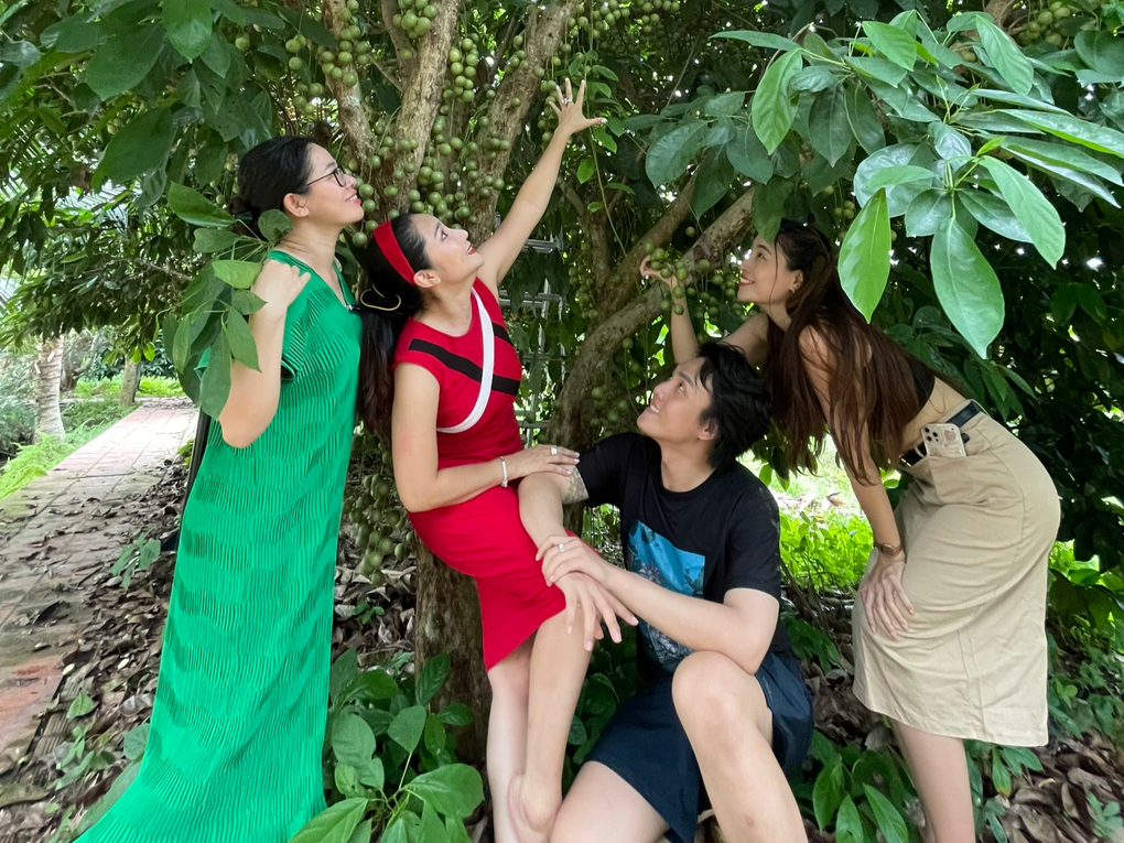 Cát Tường - Tiết Cương lội nước bắt cá, hé lộ bí quyết tình bạn hơn 20 năm - 1 Cát Tường - Tiết Cương lội nước bắt cá, hé lộ bí quyết tình bạn hơn 20 năm - 1