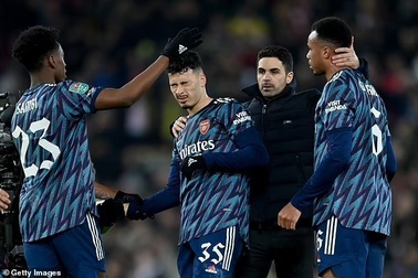 Arsenal mất nguyên đội hình, cầu cứu khẩn cấp tới Premier League