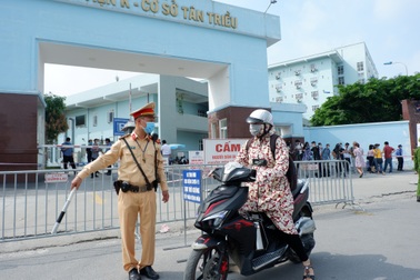 Covid-19 ồ ạt tấn công, 9 bệnh viện phải phong tỏa, cách ly y tế