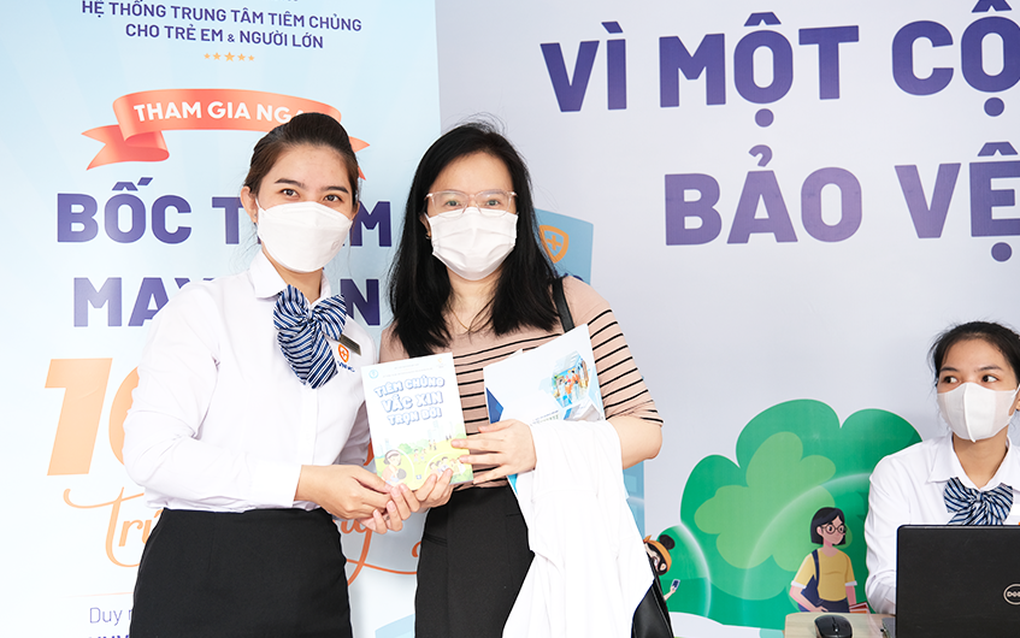 Ra mắt cuốn sách đầu tiên về tiêm chủng vaccine ở Việt Nam - 2 Ra mắt cuốn sách đầu tiên về tiêm chủng vaccine ở Việt Nam - 2