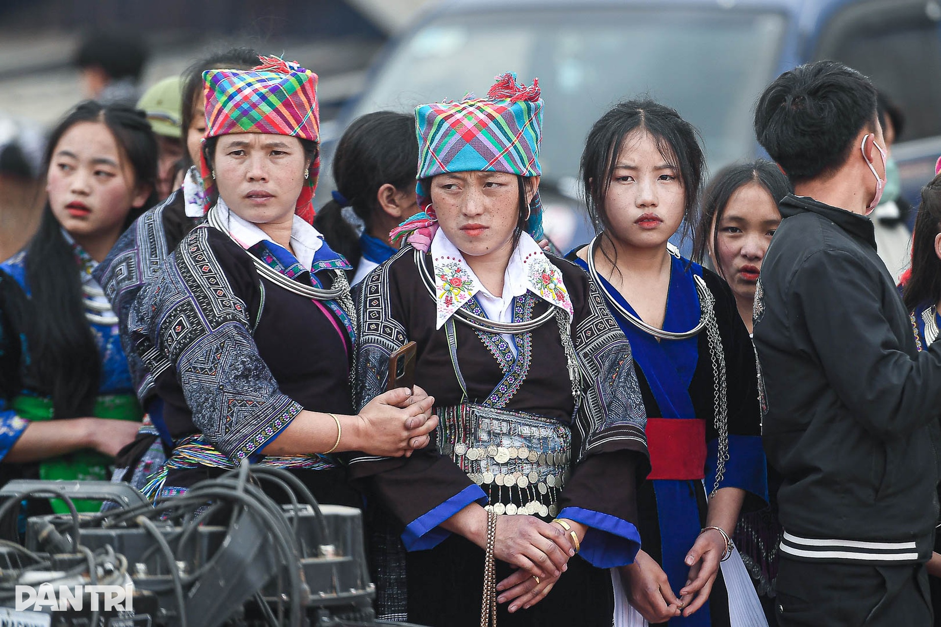 Cảnh hài hước khi chơi trò bịt mắt bắt lợn ở Sơn La - 7 Cảnh hài hước khi chơi trò bịt mắt bắt lợn ở Sơn La - 7