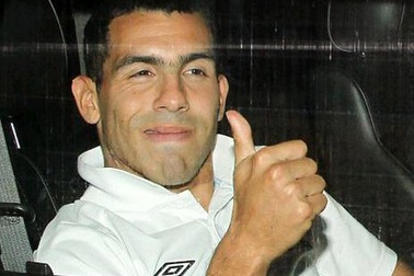 Inter “thừa nước đục thả câu” vụ Tevez