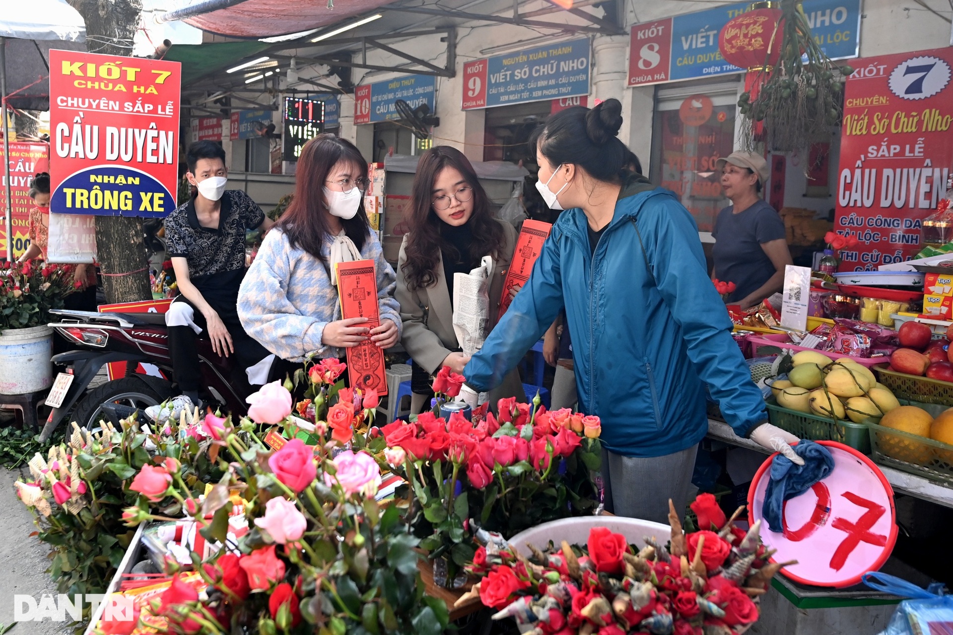 Nở rộ dịch vụ cầu duyên mát tay, nhanh được tại chùa nổi tiếng Hà Nội - 1 Nở rộ dịch vụ cầu duyên mát tay, nhanh được tại chùa nổi tiếng Hà Nội - 1