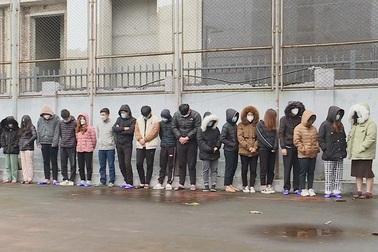 Hơn 100 chiến sĩ khám xét nơi ở của 40 đối tượng trong đường dây lừa đảo