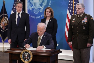 Mỹ viện trợ quân sự 800 triệu USD cho Ukraine, cảnh báo xung đột kéo dài