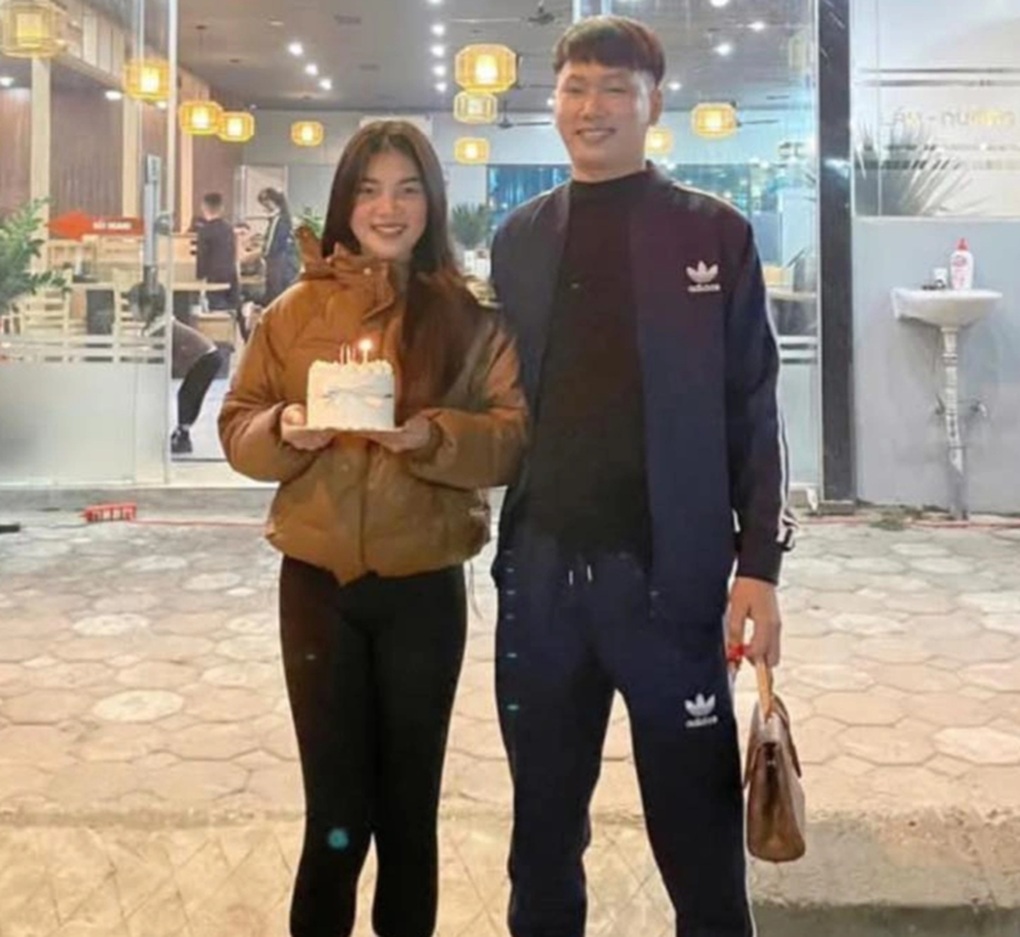 Vợ sinh con trong 10 phút, chồng đỡ đẻ trên ô tô giữa tắc đường ở Hà Nội - 2 Vợ sinh con trong 10 phút, chồng đỡ đẻ trên ô tô giữa tắc đường ở Hà Nội - 2