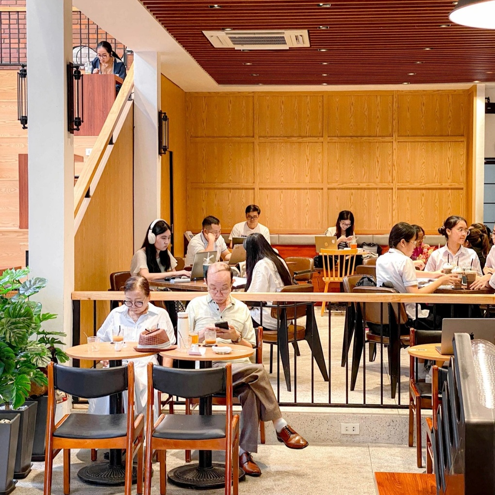 Tấm biển “nội dung lạ” của quán cà phê Việt Nam ở Thái Lan gây tranh cãi - 2 Tấm biển “nội dung lạ” của quán cà phê Việt Nam ở Thái Lan gây tranh cãi - 2