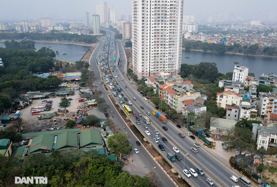 Người dân đổ về quê nghỉ Tết sớm, đường phố cửa ngõ Hà Nội ùn ứ kéo dài - 1 Người dân đổ về quê nghỉ Tết sớm, đường phố cửa ngõ Hà Nội ùn ứ kéo dài - 1