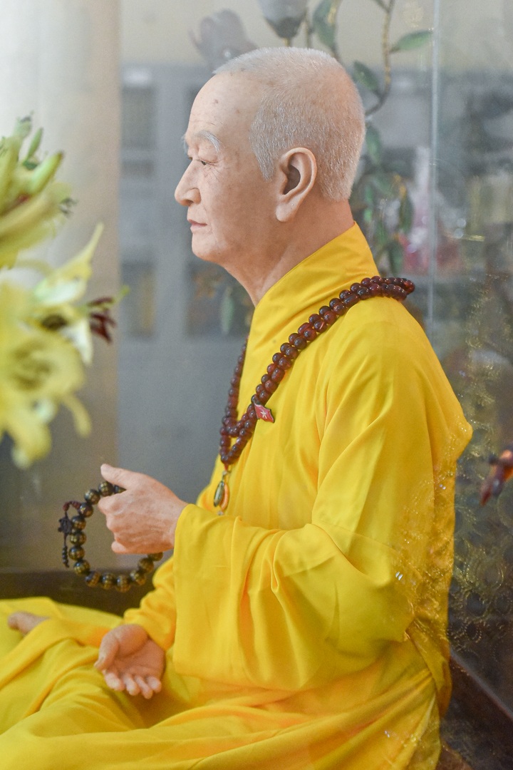 Bức tượng giống “người thật”, từng bị đòi xem hộ chiếu ở ngôi chùa 600 tuổi - 13 Bức tượng giống “người thật”, từng bị đòi xem hộ chiếu ở ngôi chùa 600 tuổi - 13