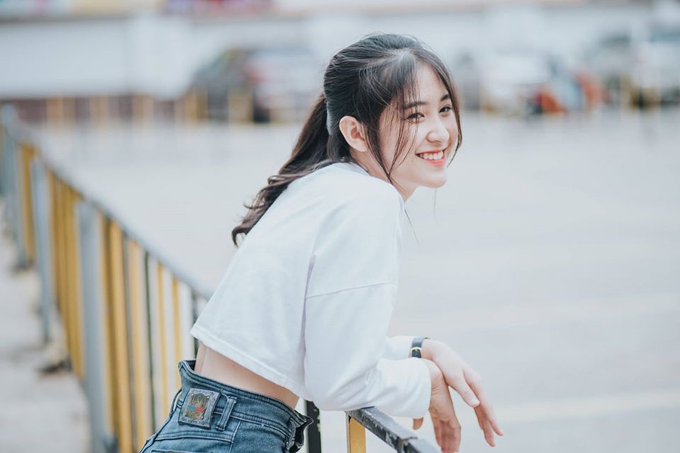Nữ sinh phố núi sở hữu nhan sắc “thanh xuân vườn trường” - 1 Nữ sinh phố núi sở hữu nhan sắc “thanh xuân vườn trường” - 1