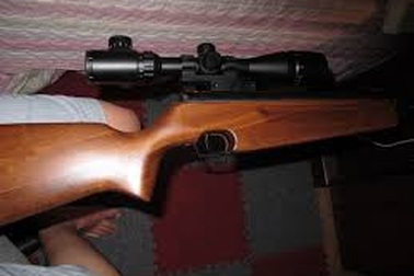 Phát hiện đối tượng mang súng đi “dạo phố”