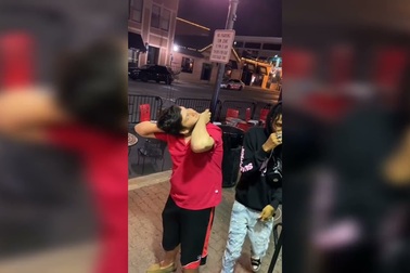 Người đàn ông có thể xoay đầu 180 độ như một con cú