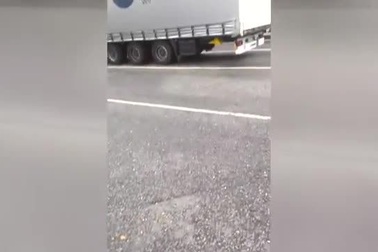 Calais, thành phố nơi mọi người đều muốn rời đi