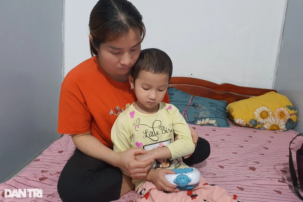Em đang chờ bố nó về quê vay tiền để cho con bé nhập viện - 3 Em đang chờ bố nó về quê vay tiền để cho con bé nhập viện - 3